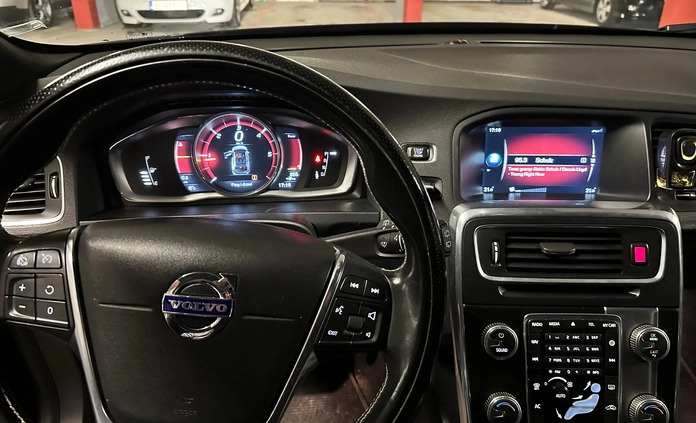 Volvo V60 cena 46500 przebieg: 260000, rok produkcji 2014 z Olsztyn małe 232